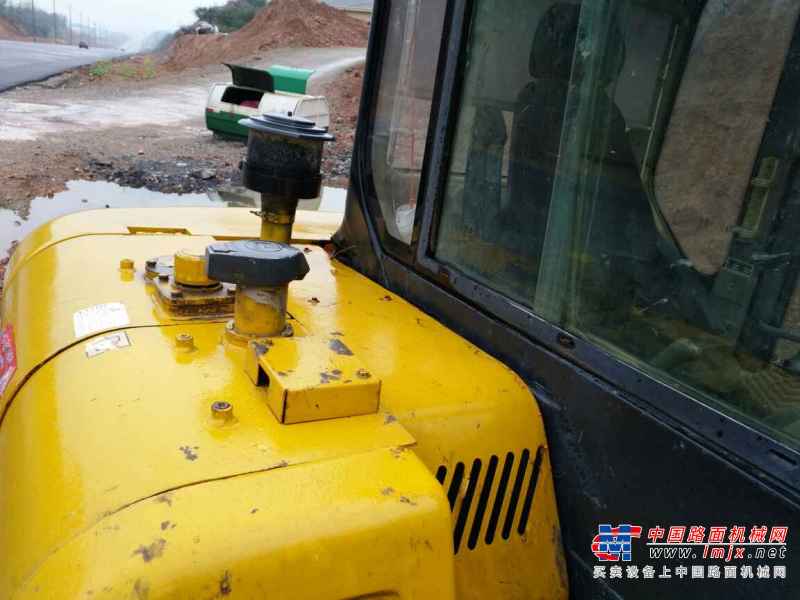 湖北出售转让二手8000小时2012年徐工XE60挖掘机