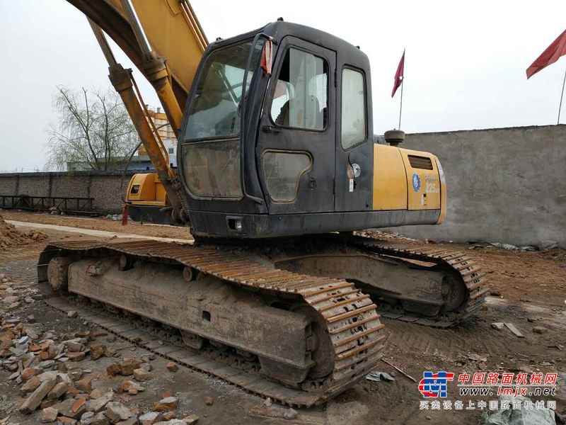 山西出售转让二手9000小时2006年现代R220LC挖掘机