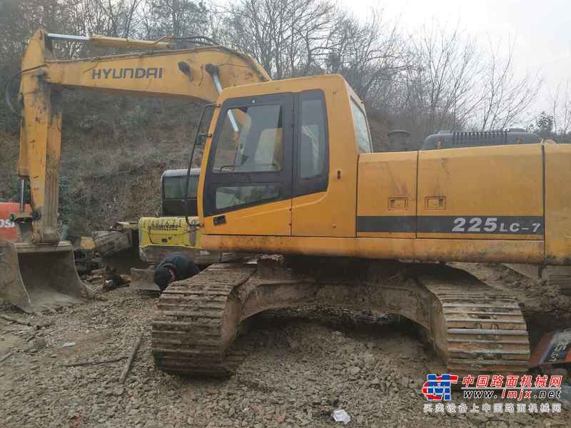 河南出售转让二手12000小时2007年现代R225LC挖掘机