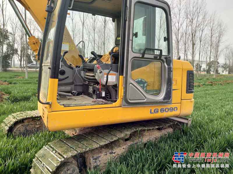 河南出售转让二手900小时2016年龙工LG6090挖掘机