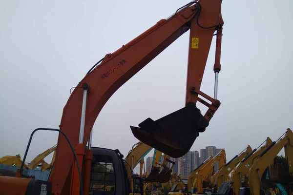 广东出售转让二手5000小时2009年日立ZX200LC挖掘机