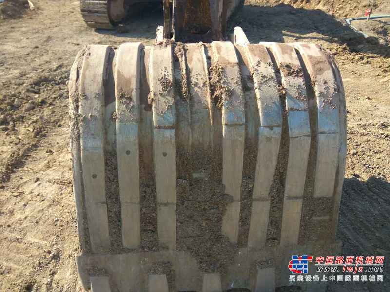 山东出售转让二手8000小时2011年现代R225LC挖掘机
