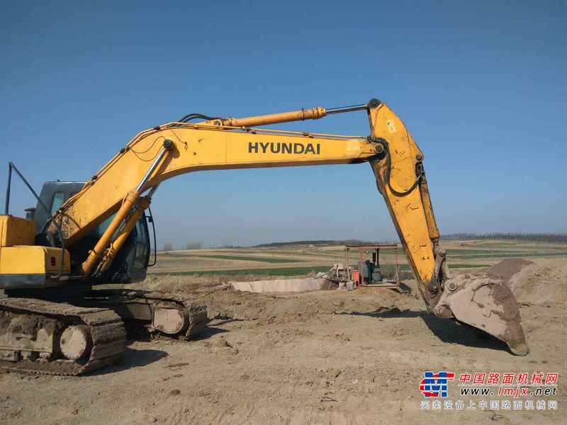 山东出售转让二手8000小时2011年现代R225LC挖掘机