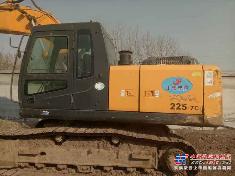 山东出售转让二手8000小时2010年现代R225挖掘机