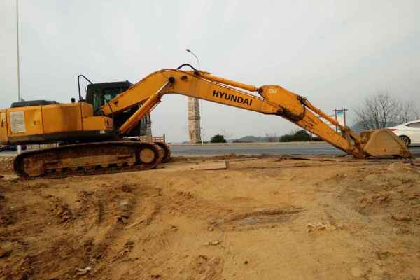 安徽出售转让二手7800小时2012年现代R215挖掘机