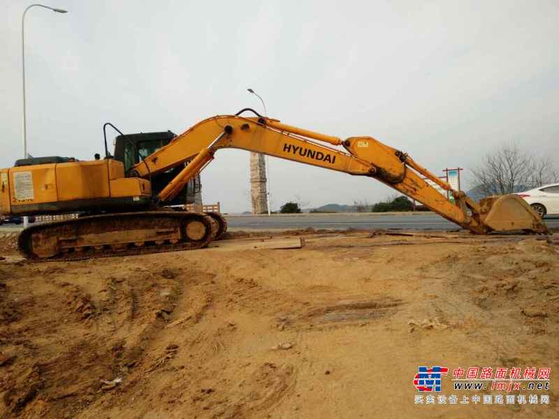 安徽出售转让二手7800小时2012年现代R215挖掘机