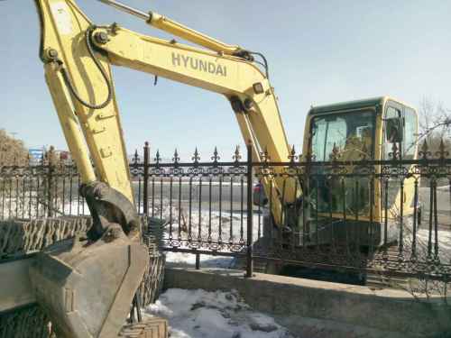 吉林出售转让二手6000小时2011年现代R60挖掘机