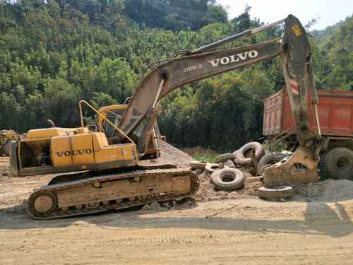 云南出售转让二手18088小时2004年沃尔沃EC210B挖掘机