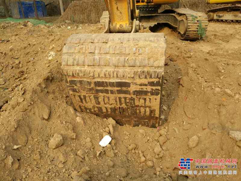 河南出售转让二手4400小时2011年JCBJS240LC挖掘机