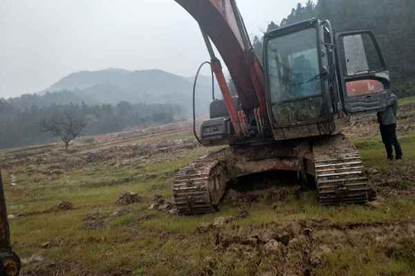 江西出售转让二手7600小时2010年日立ZX200挖掘机
