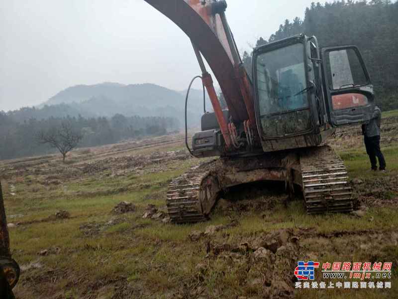 江西出售转让二手7600小时2010年日立ZX200挖掘机