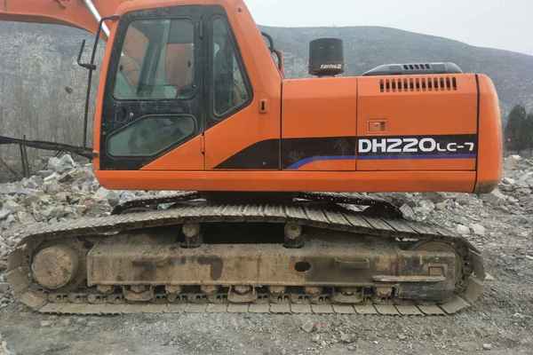 河南出售转让二手6000小时2010年斗山DH220LC挖掘机