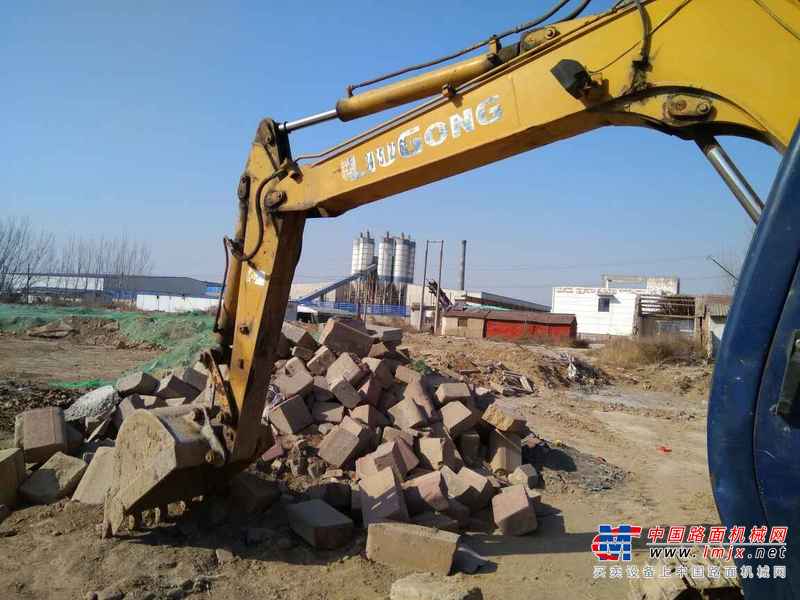 山东出售转让二手8000小时2006年柳工CLG907挖掘机