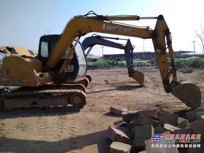 山东出售转让二手8000小时2006年柳工CLG907挖掘机