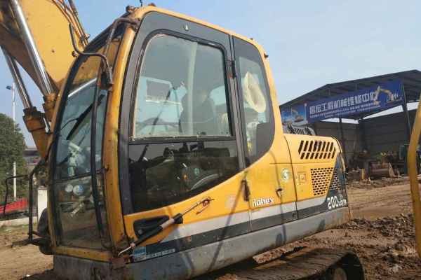 湖北出售转让二手7000小时2011年现代R150LC挖掘机