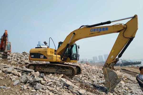 湖北出售转让二手2000小时2015年卡特彼勒320D挖掘机