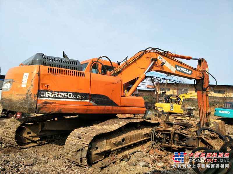 江西出售转让二手9000小时2011年斗山DH225挖掘机