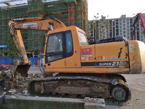 江苏出售转让二手13000小时2007年现代R215挖掘机