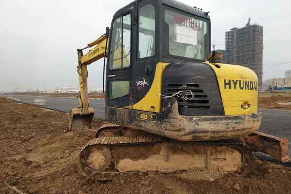 江西出售转让二手6700小时2010年现代R60挖掘机