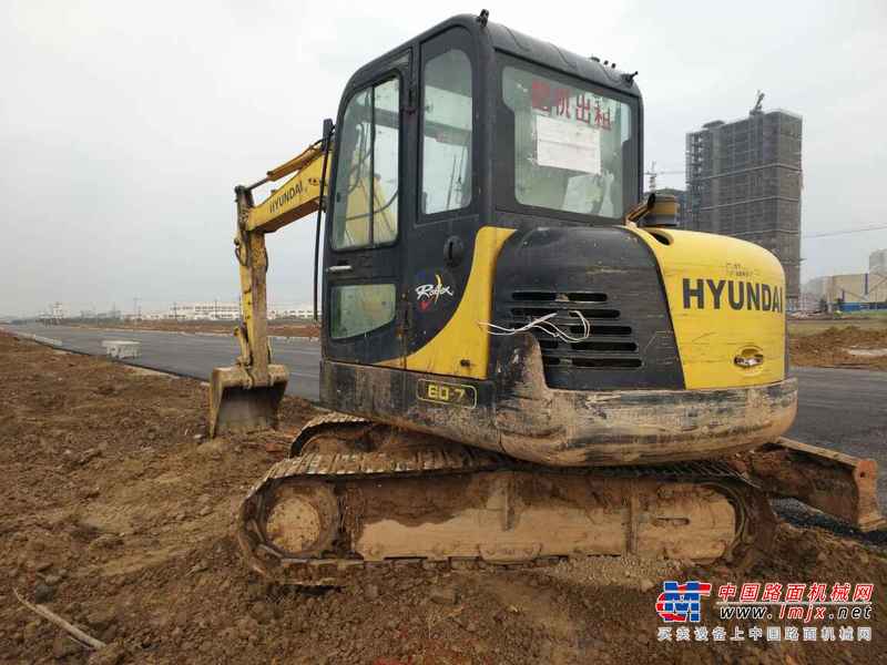 江西出售转让二手6700小时2010年现代R60挖掘机