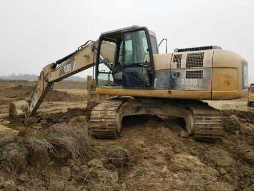 湖北出售转让二手8000小时2012年卡特彼勒323D挖掘机