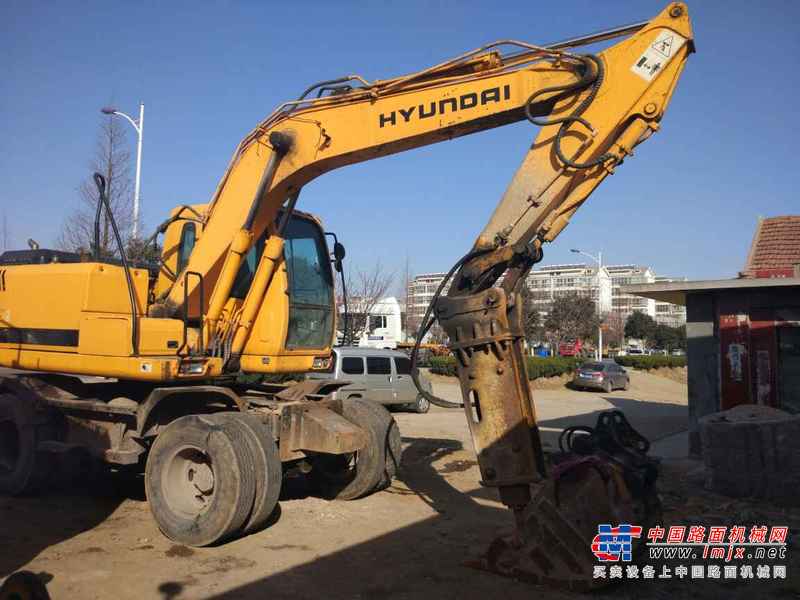 山东出售转让二手7500小时2009年现代轮挖R150W挖掘机