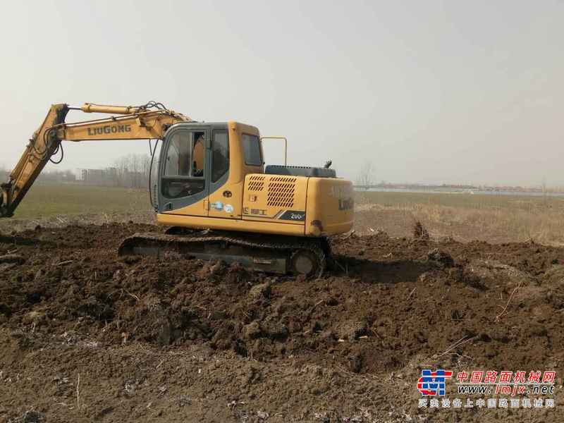 山东出售转让二手8000小时2011年柳工CLG915D挖掘机