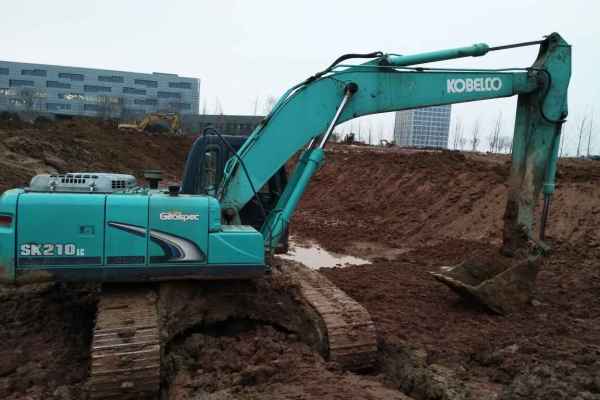 江苏出售转让二手8000小时2012年神钢SK210挖掘机