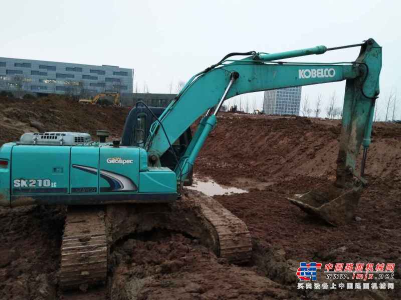 江苏出售转让二手8000小时2012年神钢SK210挖掘机