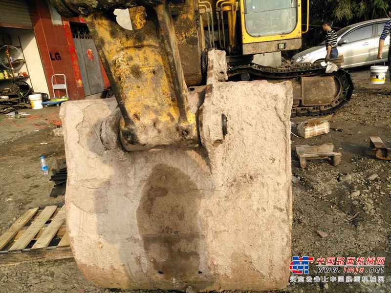 四川出售转让二手8500小时2011年临工LG6210挖掘机