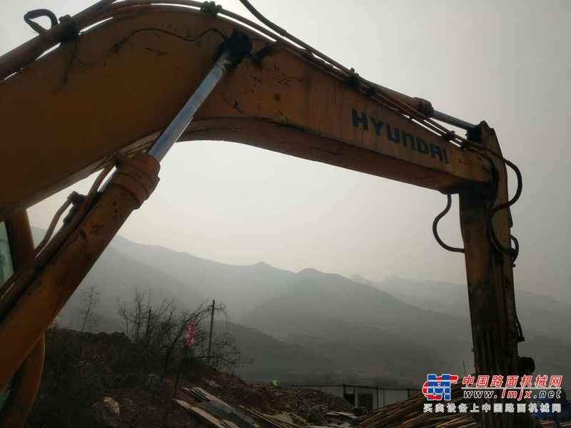 山西出售转让二手13000小时2007年现代R220挖掘机