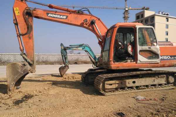 湖北出售转让二手8000小时2011年斗山DH150挖掘机