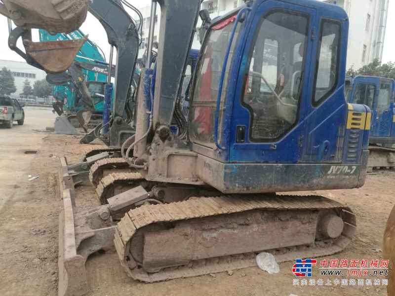 四川出售转让二手2000小时2015年恒天九五重工JV70挖掘机