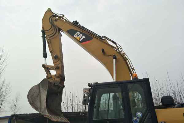 河南出售转让二手2300小时2013年卡特彼勒320D挖掘机