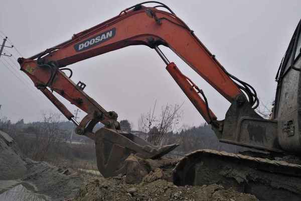 四川出售转让二手7500小时2009年斗山DH60挖掘机