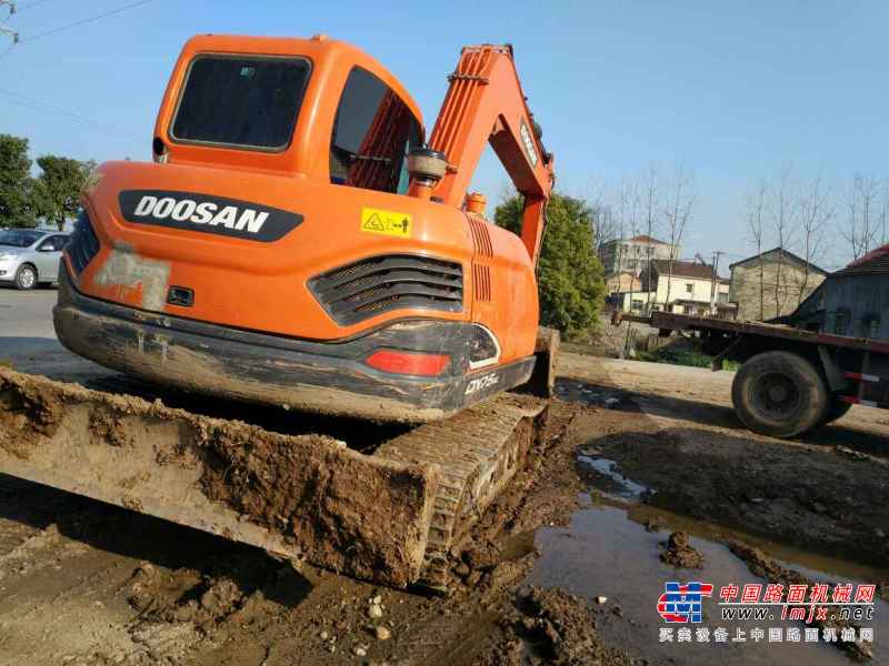 湖北出售转让二手2400小时2015年斗山DX75挖掘机