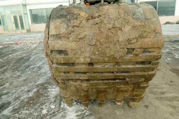 黑龙江出售转让二手15000小时2009年日立ZX240挖掘机