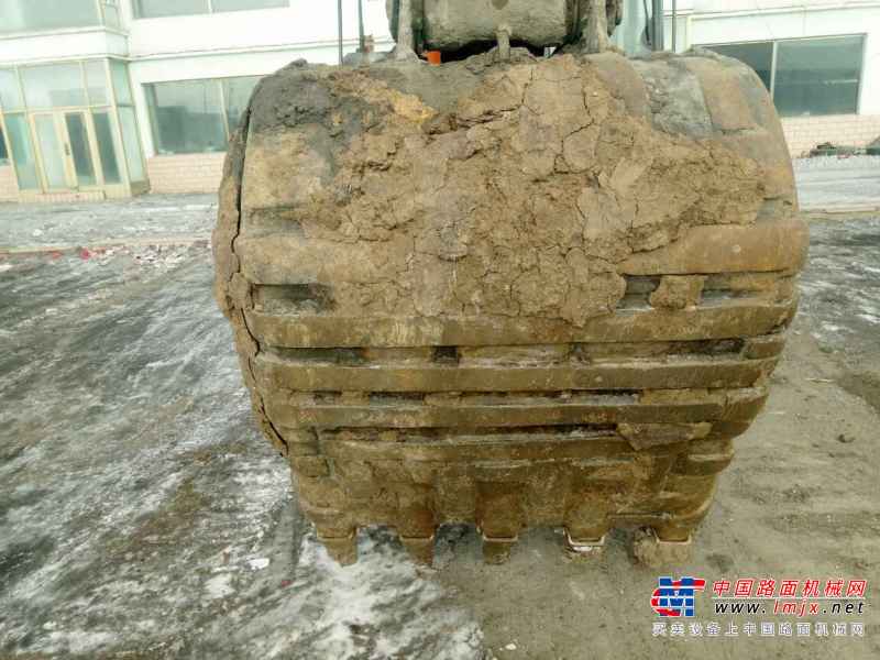 黑龙江出售转让二手15000小时2009年日立ZX240挖掘机