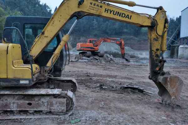 四川出售转让二手7652小时2011年现代R80挖掘机