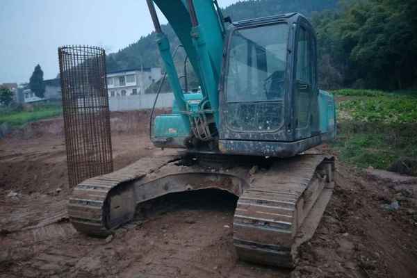 四川出售转让二手5000小时2013年神钢SK250LC挖掘机