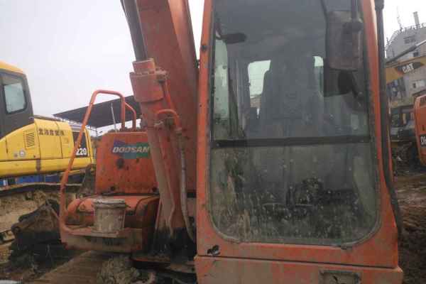 湖北出售转让二手8000小时2011年斗山DH80GOLD挖掘机