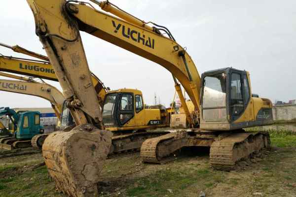 湖北出售转让二手8400小时2011年玉柴YC230LC挖掘机