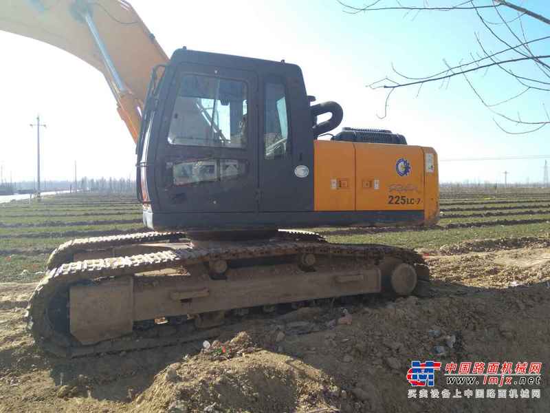 山东出售转让二手8000小时2007年现代R225LC挖掘机