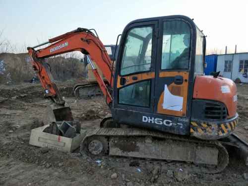 河南出售转让二手6875小时2010年斗山DH60挖掘机