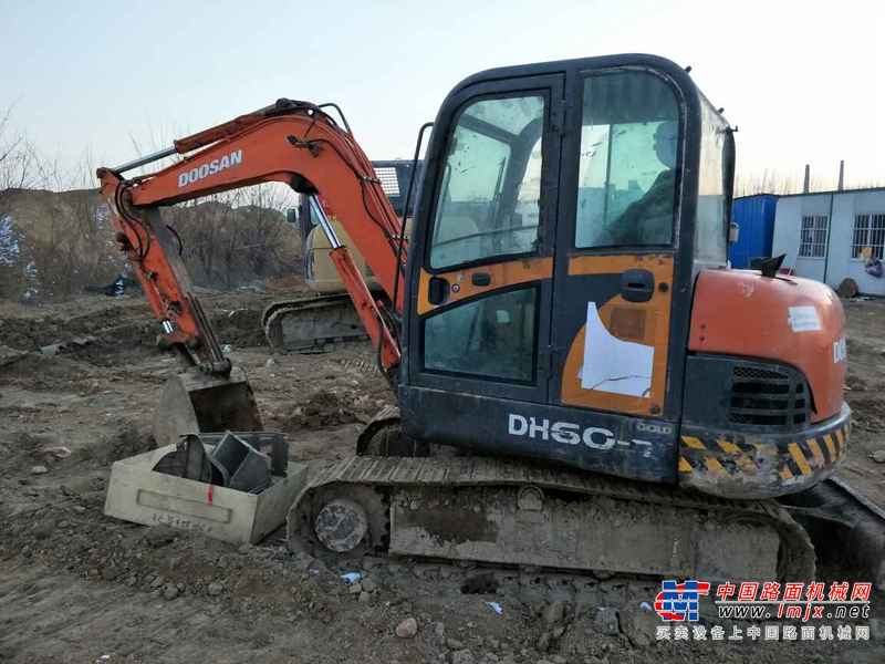 河南出售转让二手6875小时2010年斗山DH60挖掘机