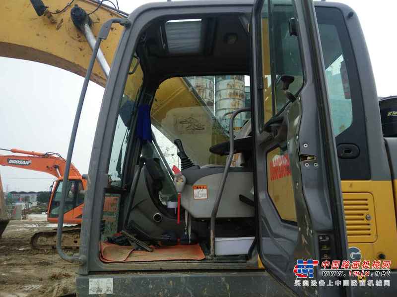 安徽出售转让二手2500小时2015年徐工XE215C挖掘机