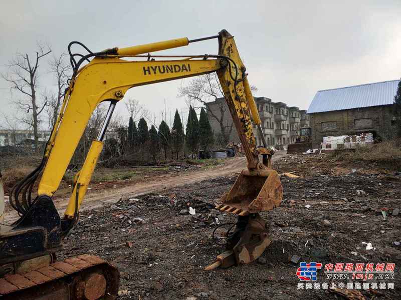 江西出售转让二手8900小时2006年现代R60挖掘机