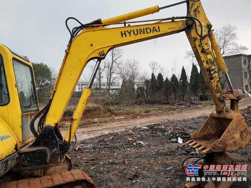 江西出售转让二手8900小时2006年现代R60挖掘机