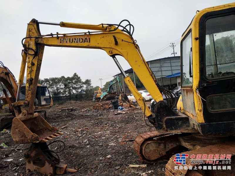 江西出售转让二手8900小时2006年现代R60挖掘机