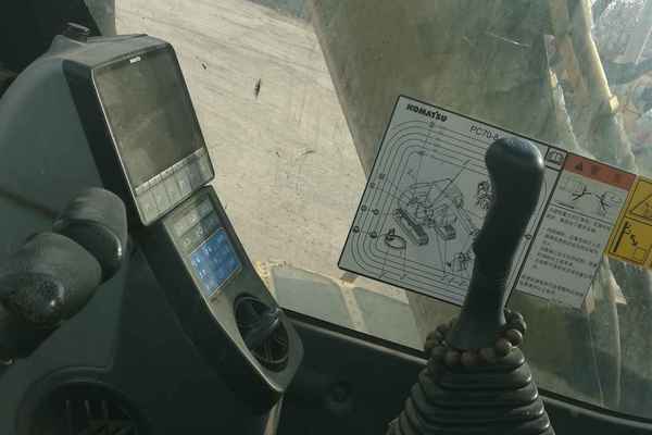 河南出售转让二手6500小时2011年小松PC70挖掘机